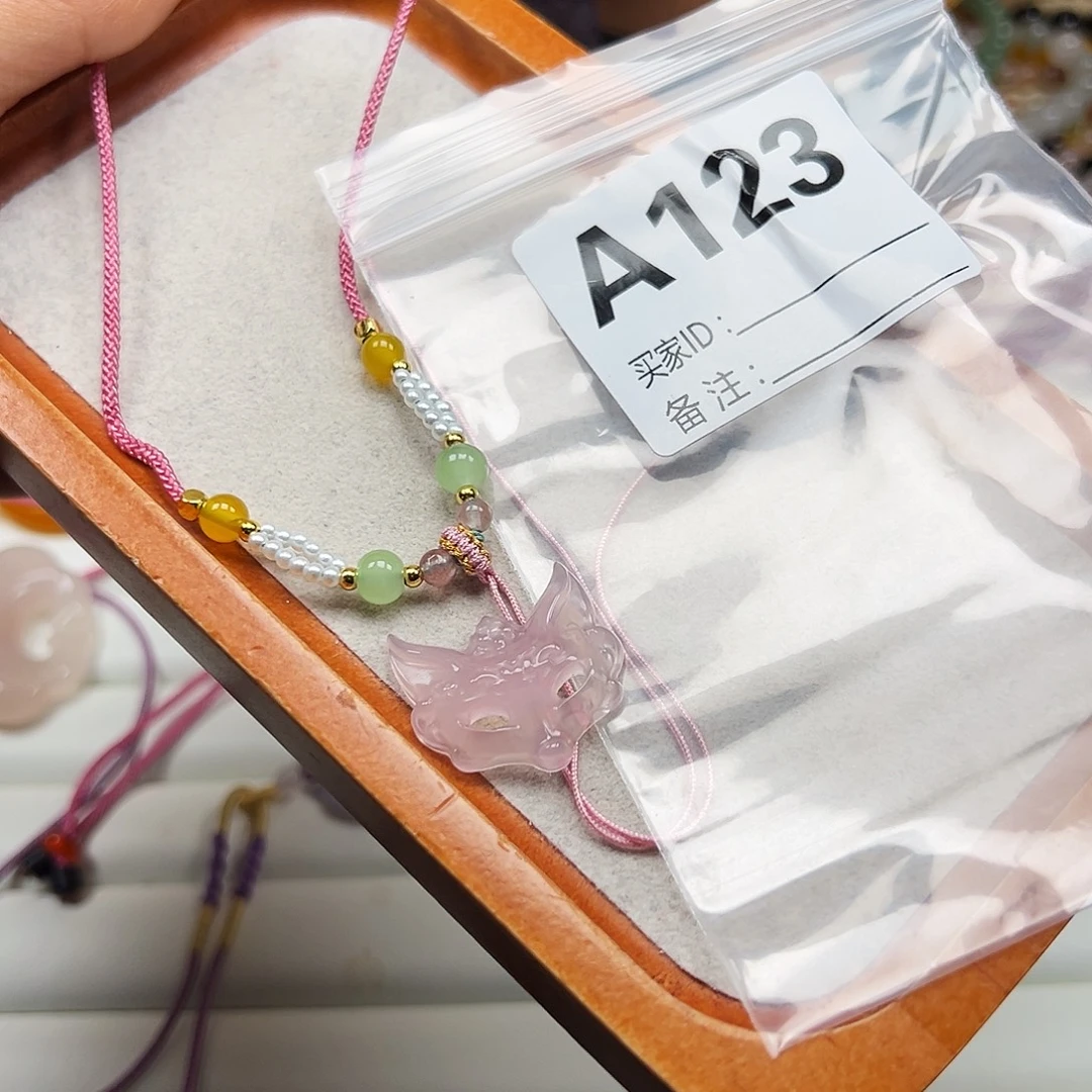 桃***.玛瑙/玉髓合金颈饰