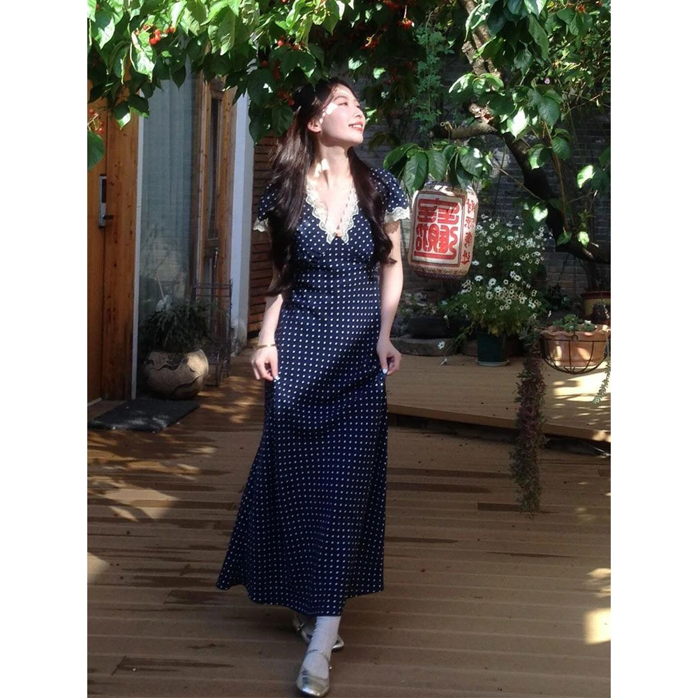 法式复古小众设计感蕾丝边波点v领连衣裙女夏季高级感百搭a字长裙