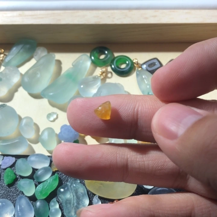 定制翡翠未镶嵌挂件