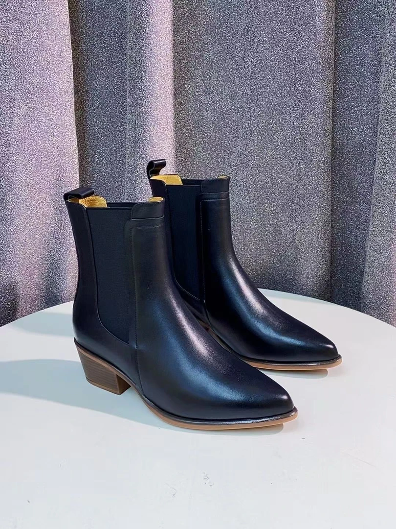 C1905  黑色绒里   时尚粗跟尖头真皮短靴 时装靴