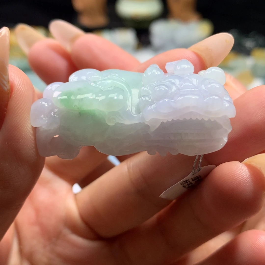 翡翠未镶嵌颈饰霸王貔貅 春带彩