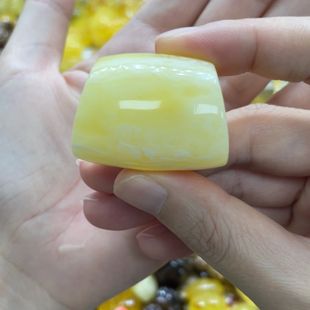 琥珀未镶嵌裸石天然琥珀