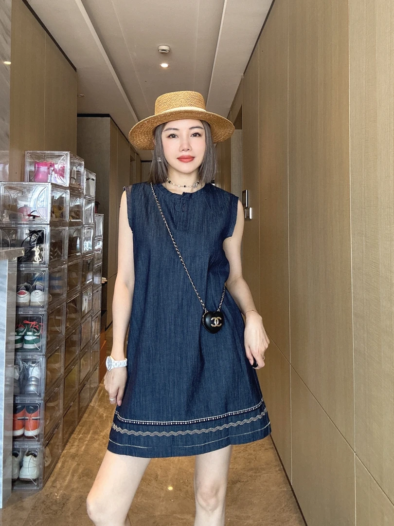 【CM】一粒扣圆领无袖连衣裙M5Q0517