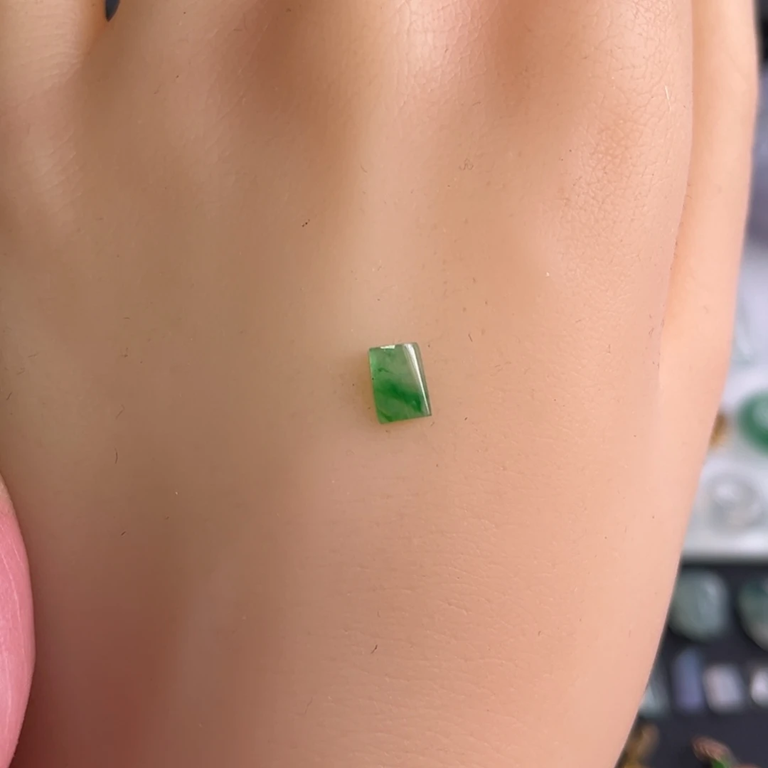 翡翠未镶嵌颈饰裸石