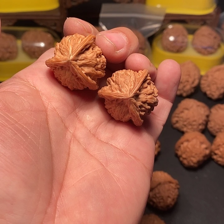 低***匐吊坠文玩核桃31尺，三棱