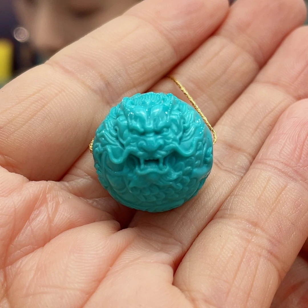 绿松石颈饰未镶嵌阿****?