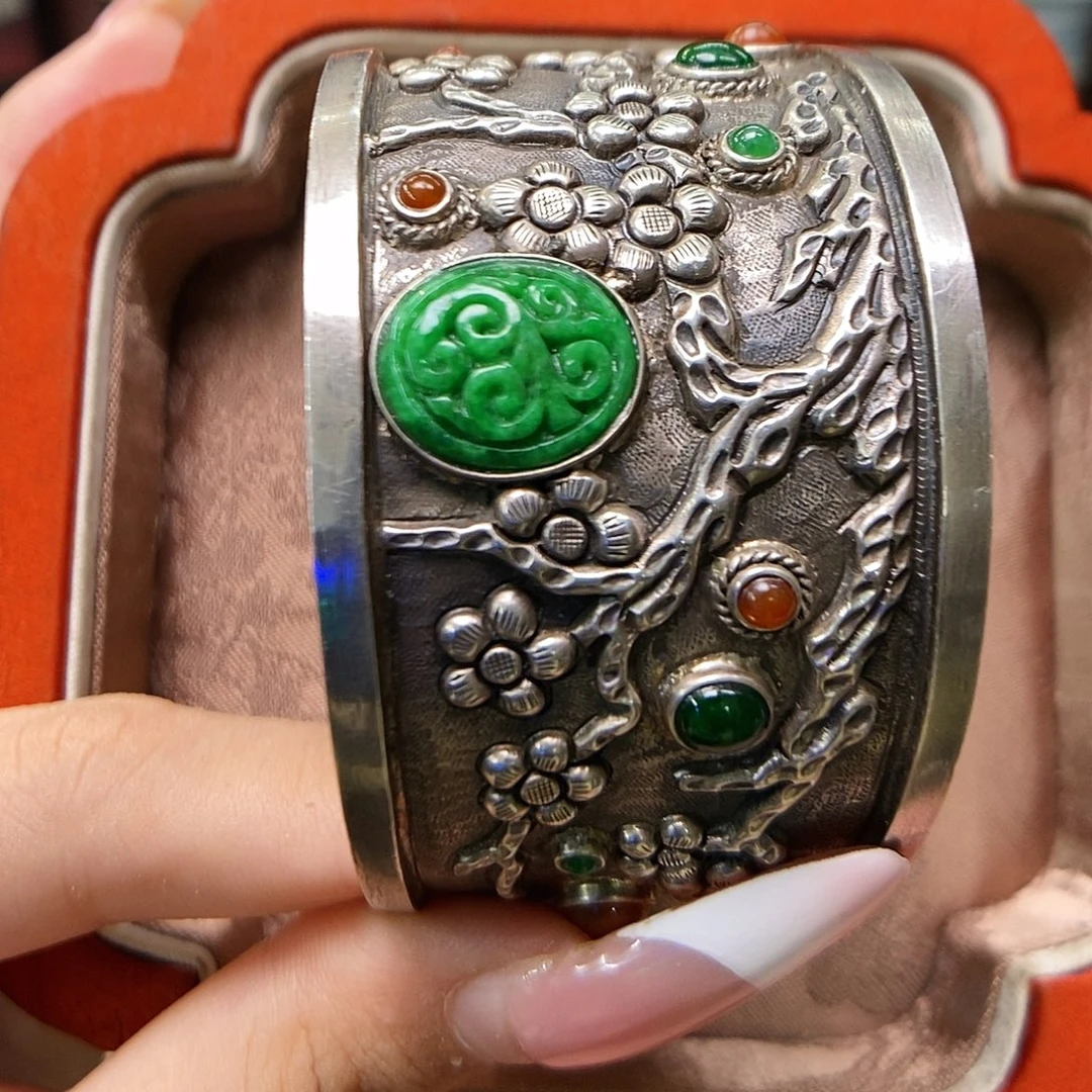 定制翡翠未镶嵌翡翠手镯