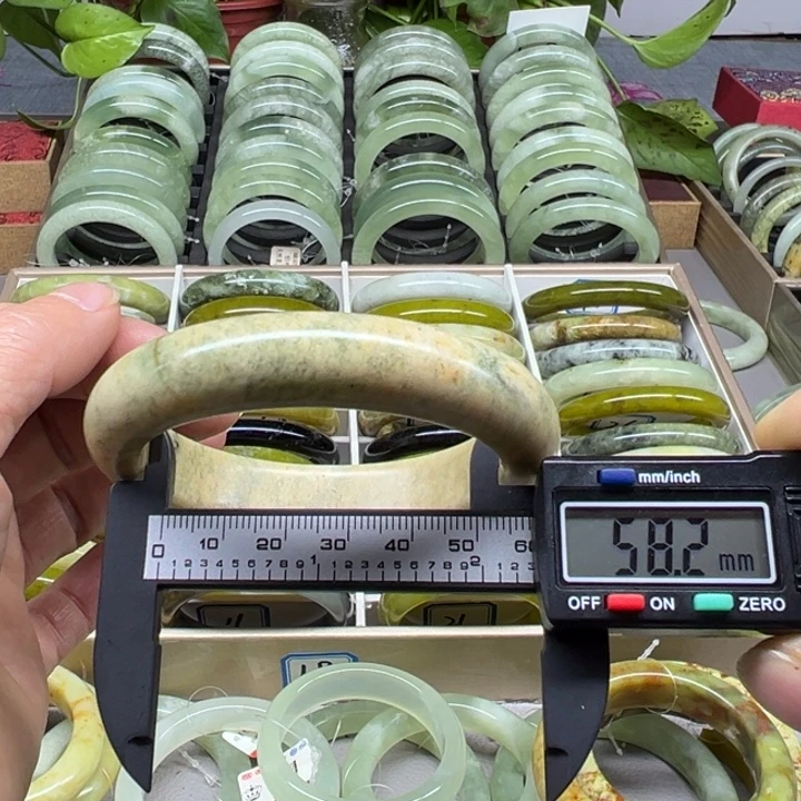 蛇纹石玉未镶嵌手镯6