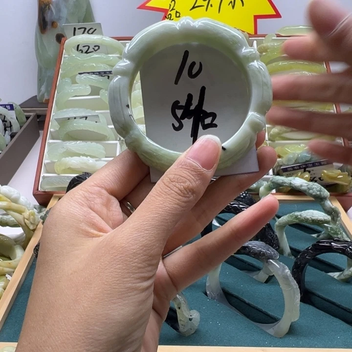 蛇纹石玉未镶嵌手镯