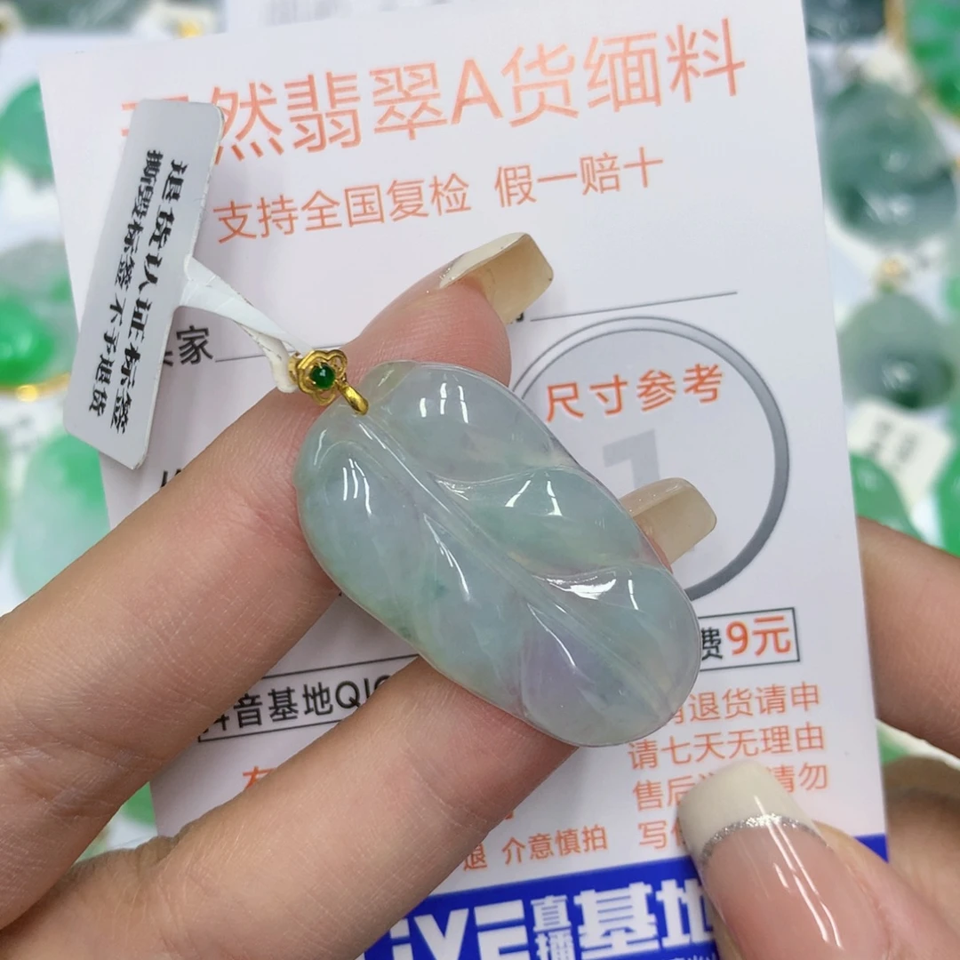 颈饰18K金镶嵌翡翠佛公
