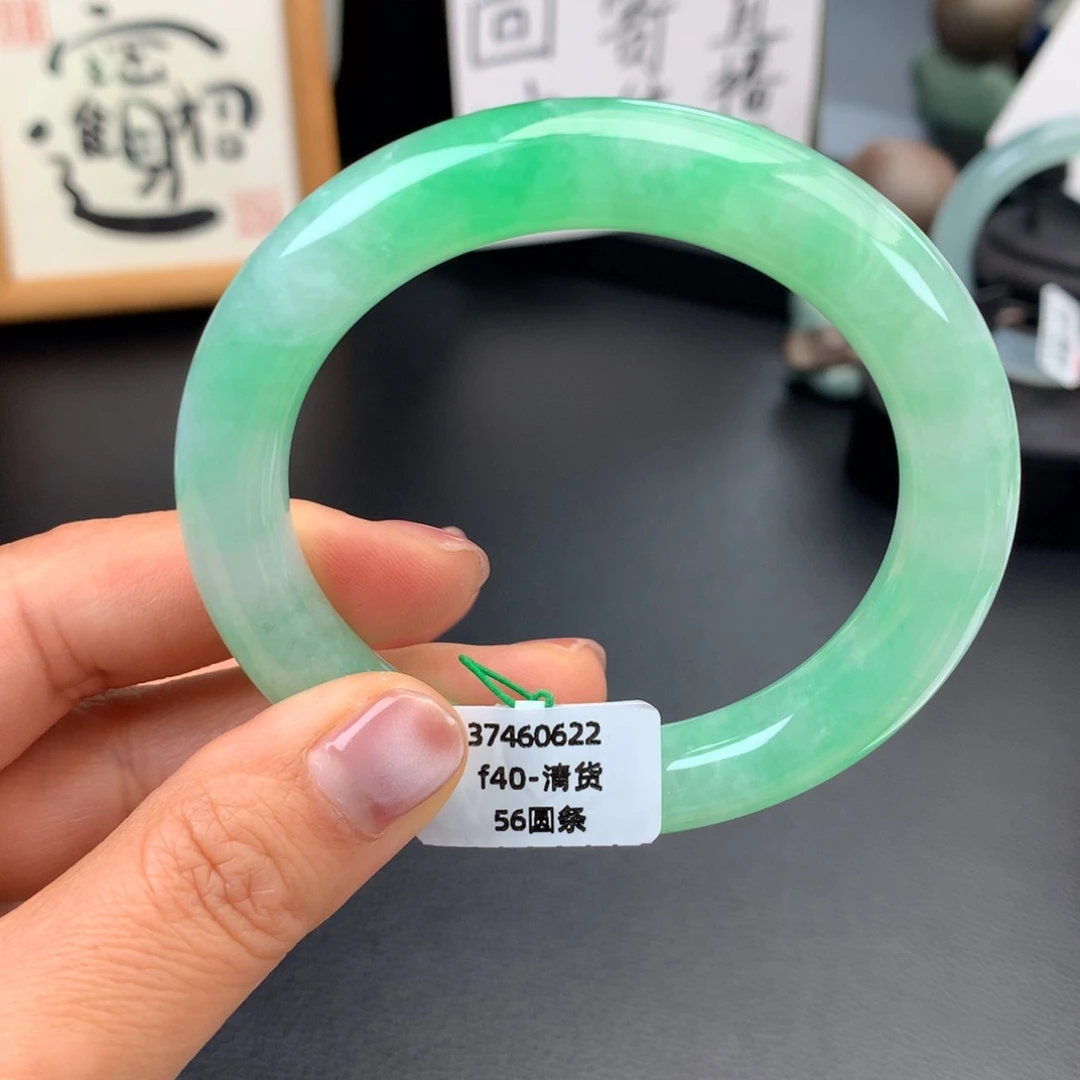 翡翠未镶嵌手镯糯冰甜阳绿无纹裂【强推】