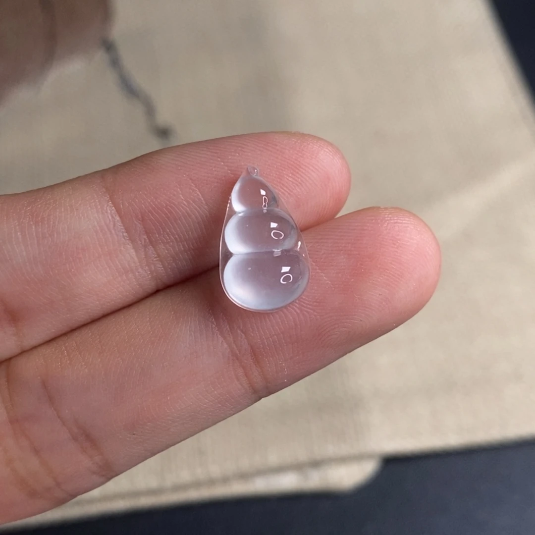 翡翠未镶嵌颈饰豆子