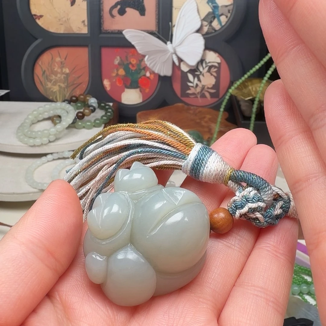 月***儿和田玉未镶嵌颈饰