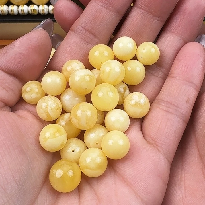 琥珀未镶嵌裸石10左右  微瑕