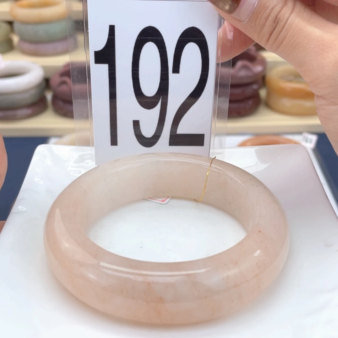 【闪购商品】石英质玉手镯未镶嵌