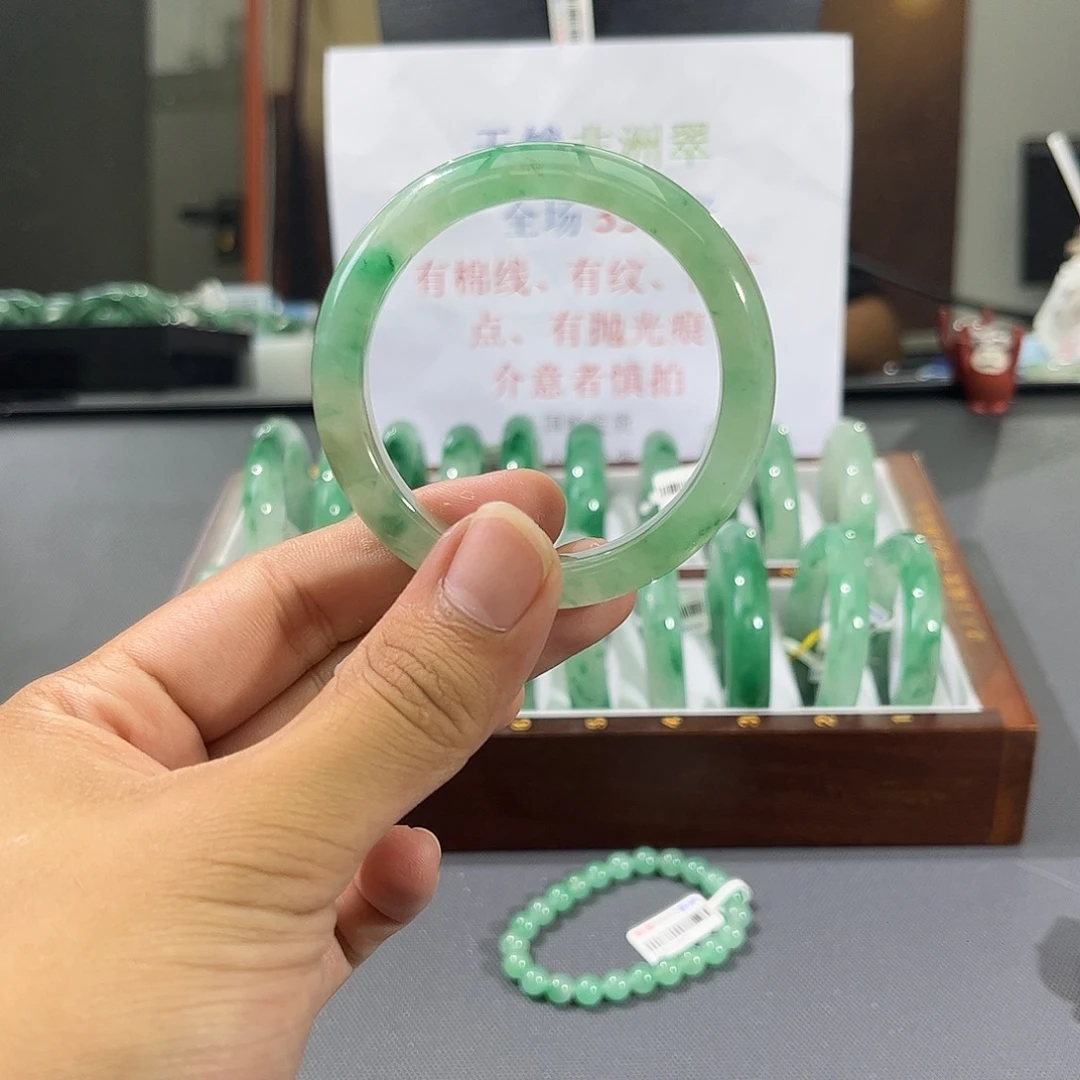 未镶嵌手镯石英质玉