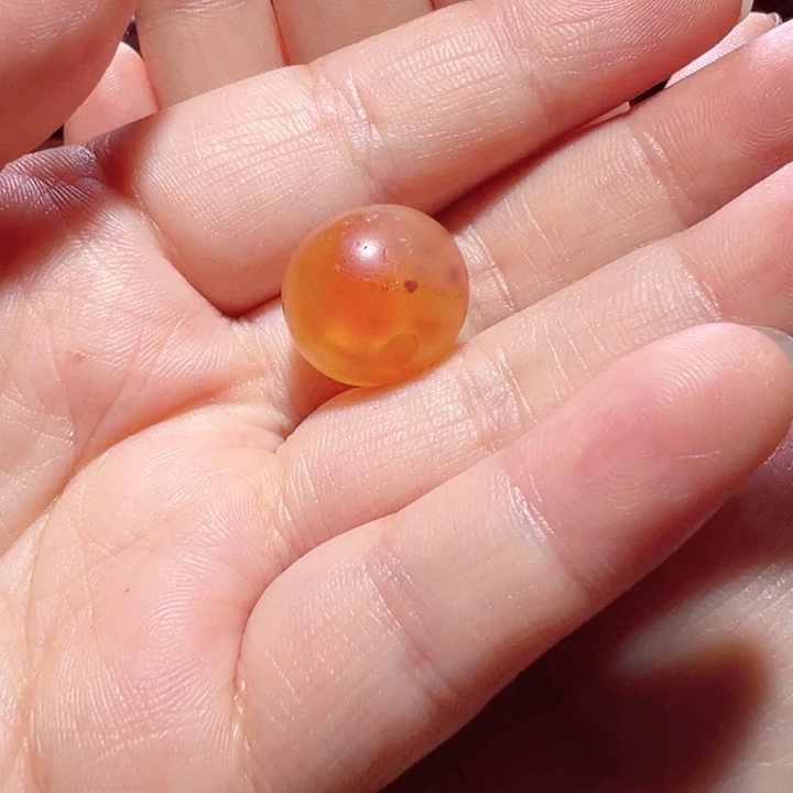 玛瑙/玉髓玛瑙。          珠子未镶嵌