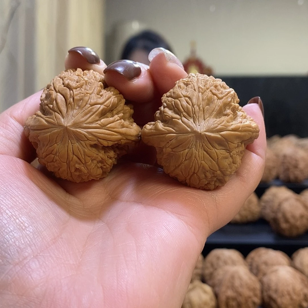 把件文玩核桃38暴雪有黄点打底了