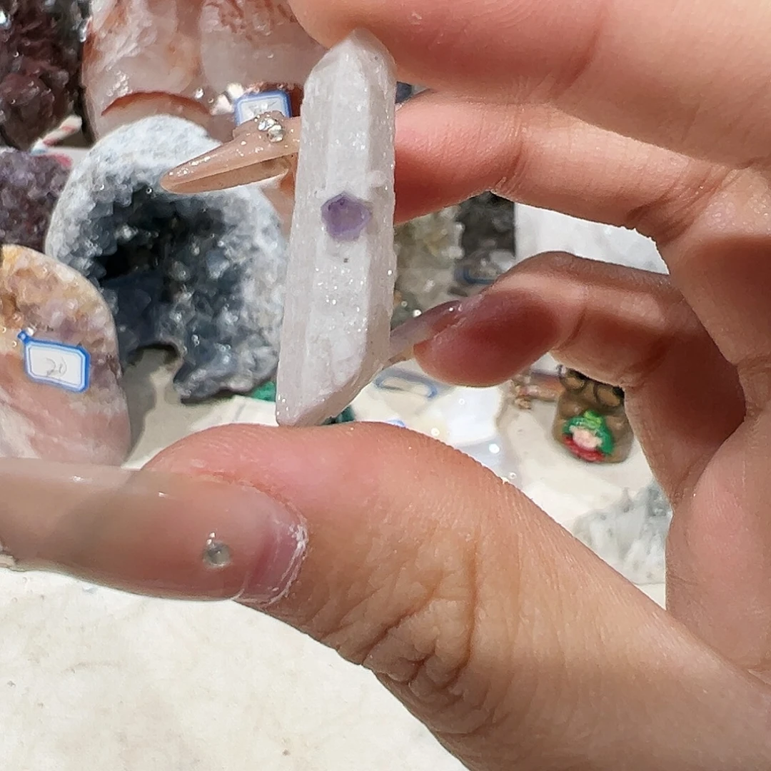 路***过石材内蒙蜡烛莹石