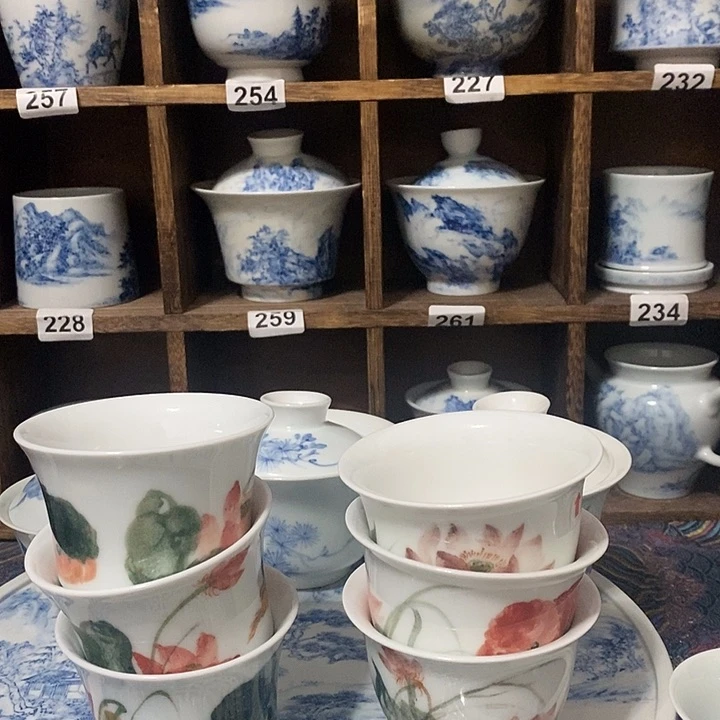 吴****学釉下五彩微瑕杯6个