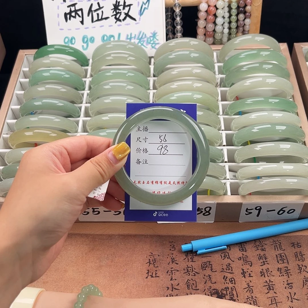 未镶嵌手镯石英质玉