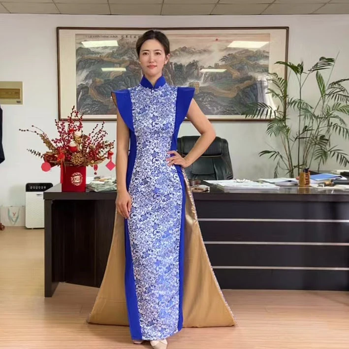 娴馨(走秀套装)青花瓷提花弹力拖尾舞台演出走秀旗袍两件套