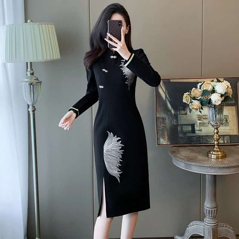 高端设计感裙子春秋连衣裙新款显瘦刺绣收腰气质新中式女国风2025