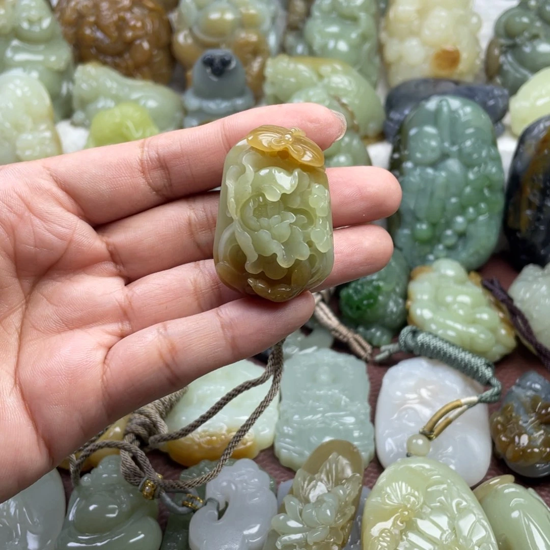 和田玉未镶嵌颈饰我****病