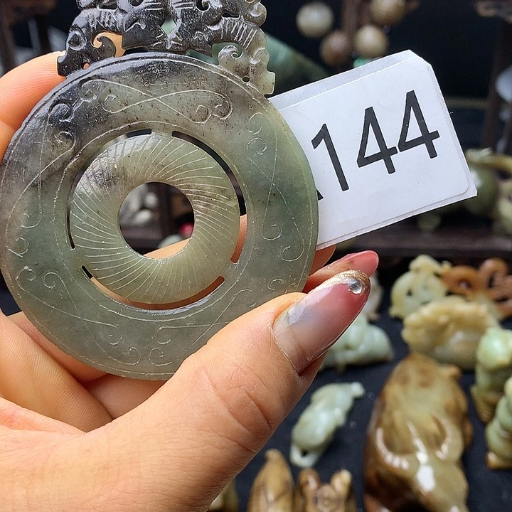 和田玉未镶嵌车挂