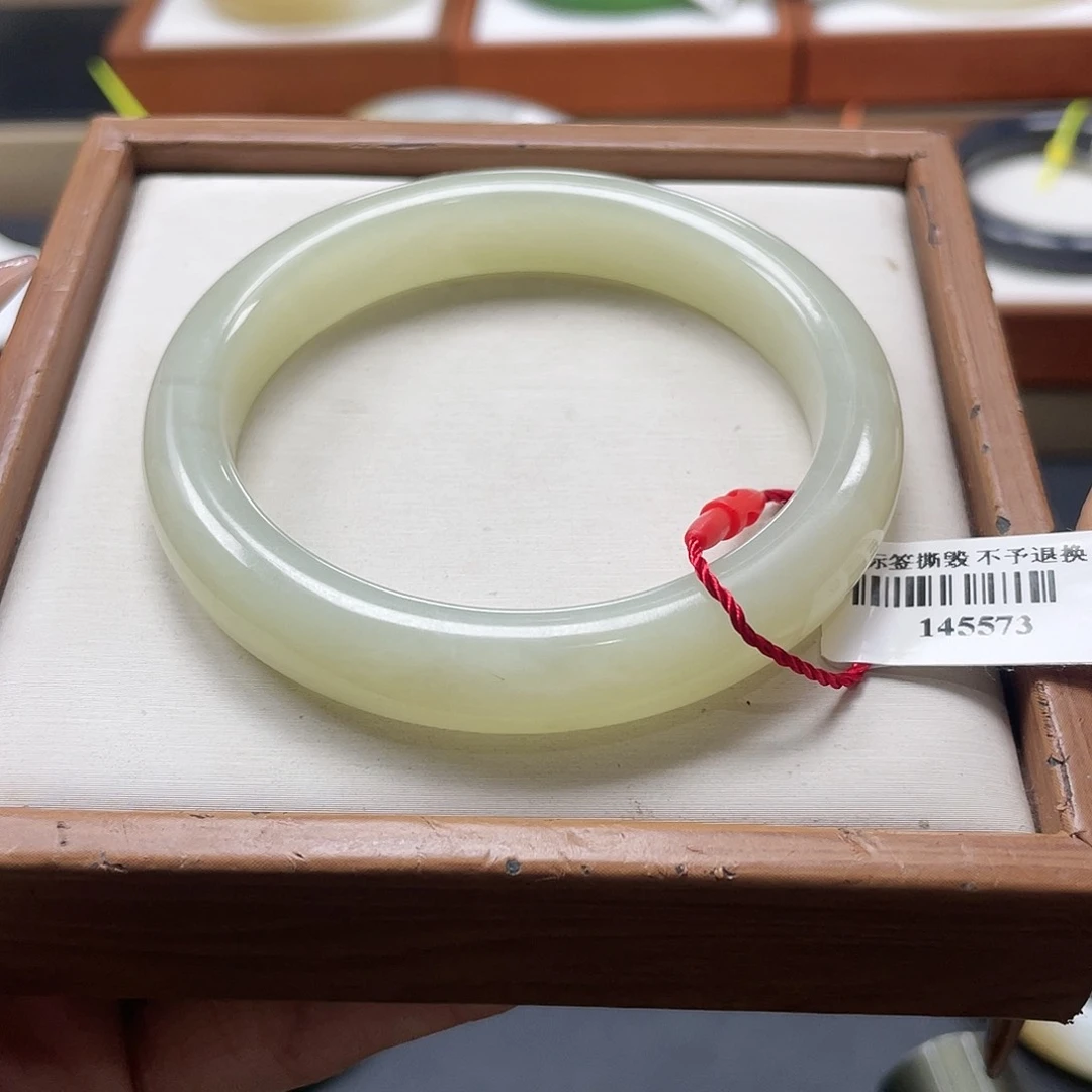 【闪购商品】未镶嵌手镯和田玉微瑕54 55