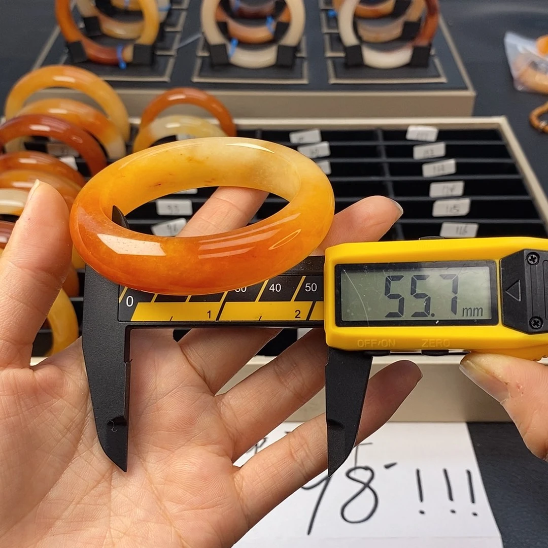 未镶嵌石英质玉（黄龙玉）手镯93号茄子山金沙老油红如血黄龙