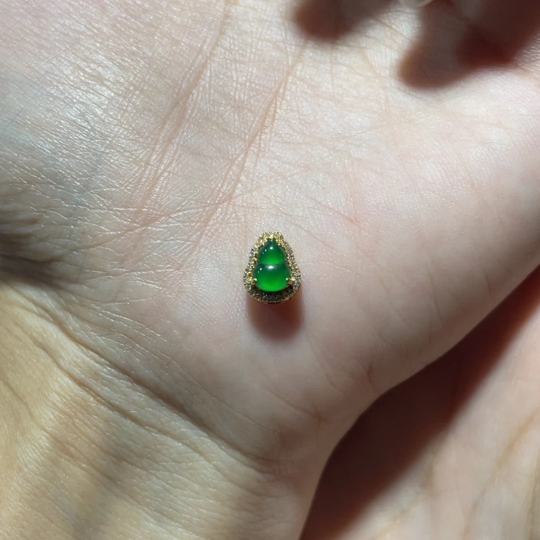 【闪购商品】颈饰18K金镶嵌翡翠