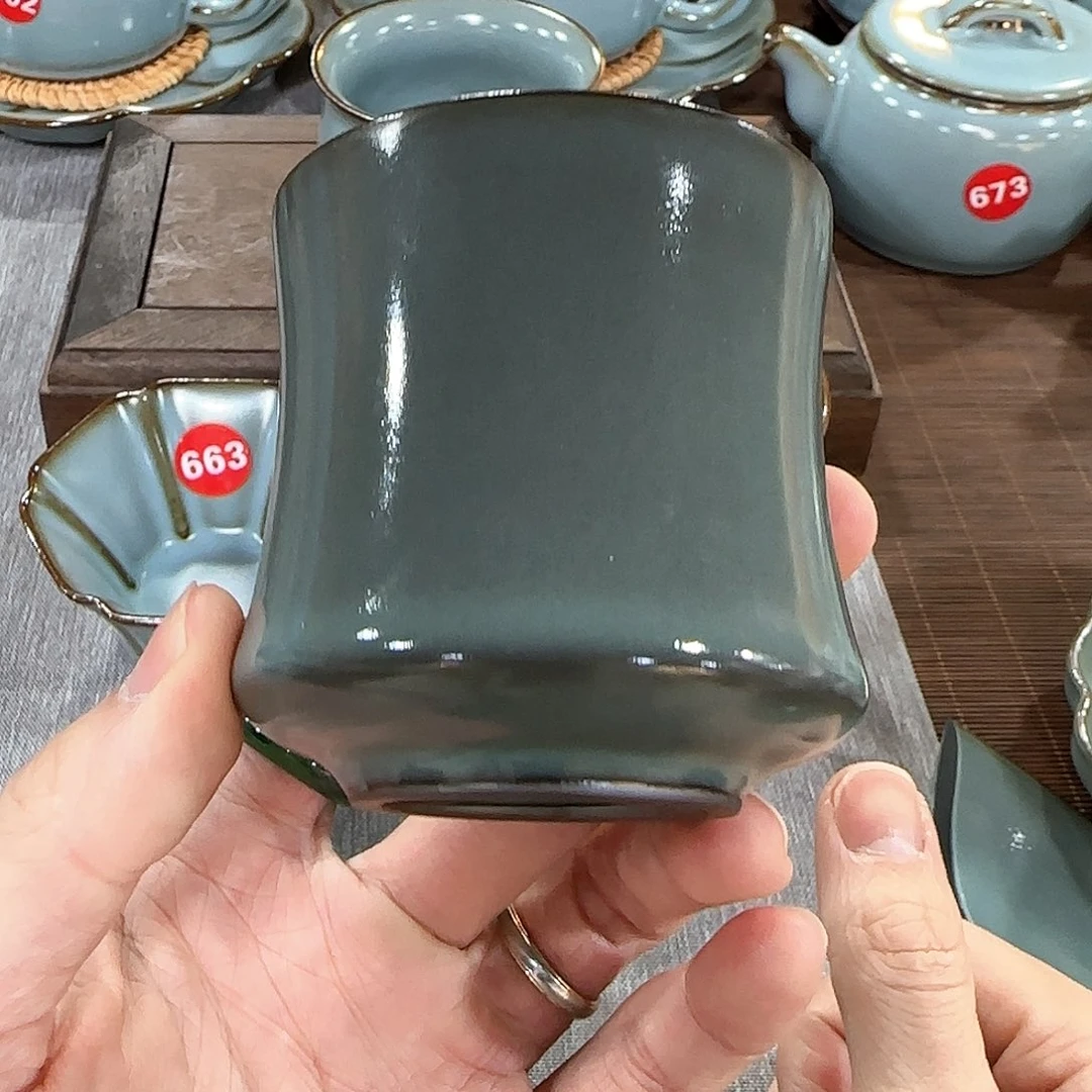 瓷片。。。。。。。。。。。。。