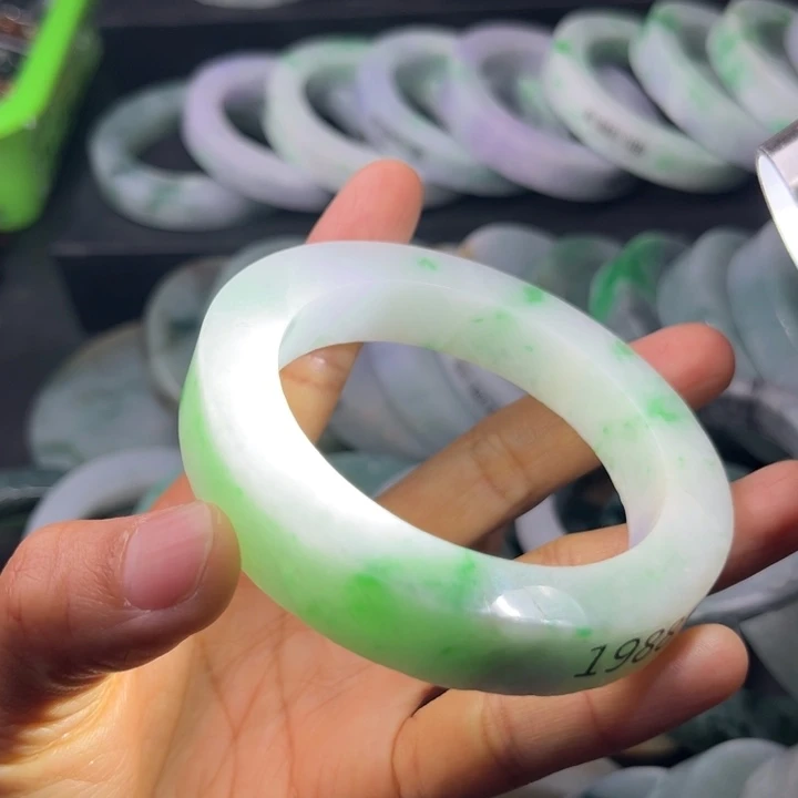 定制翡翠未镶嵌手镯