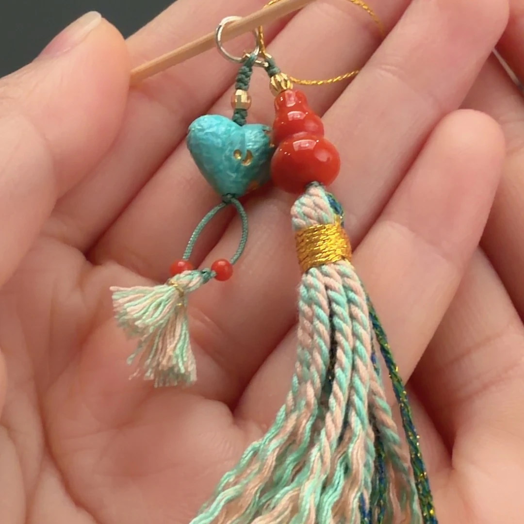 绿松石未镶嵌颈饰