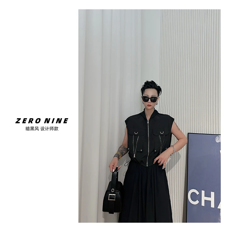 Dan Dan 黑色朋克风短款马甲女