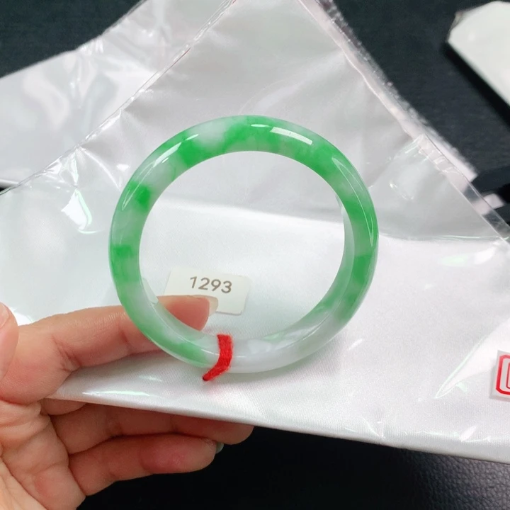 翡翠手镯未镶嵌03。