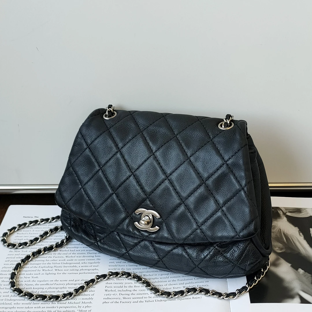 95新 Chanel/香奈儿 Azul-黑银荔枝纹牛皮泡芙链条斜挎包/49510