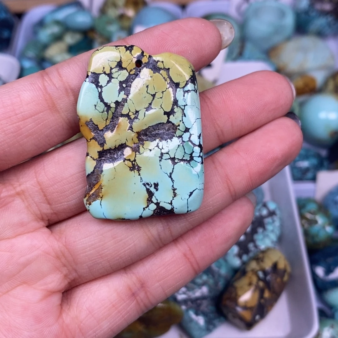 绿松石未镶嵌挂件