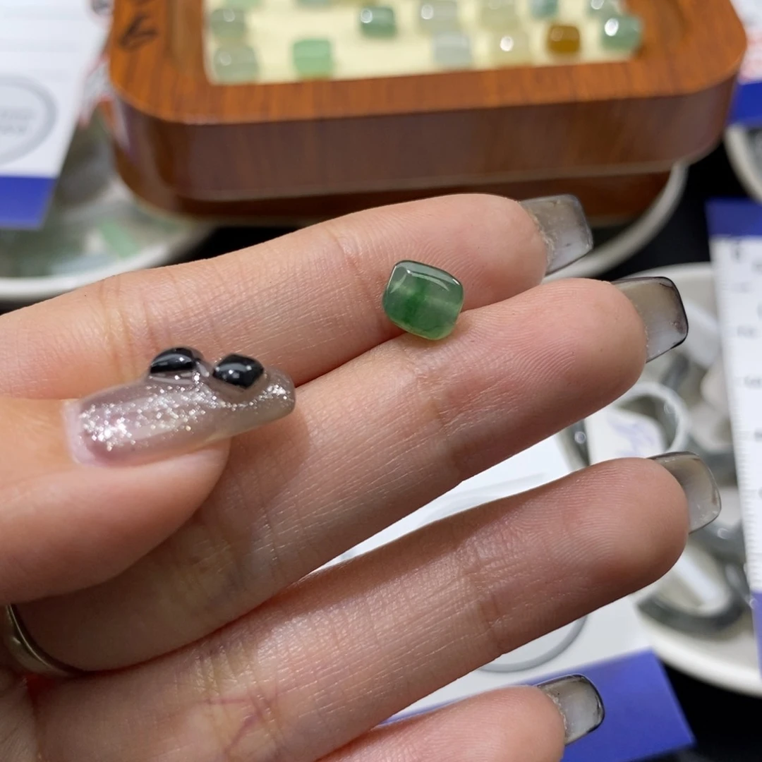 翡翠颈饰未镶嵌我*说一颗