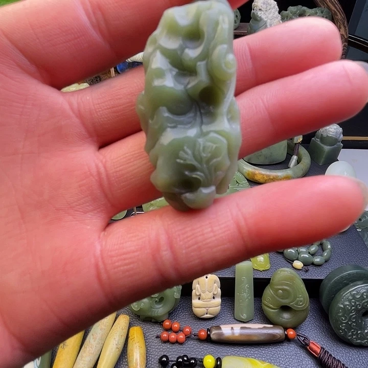 和田玉未镶嵌颈饰