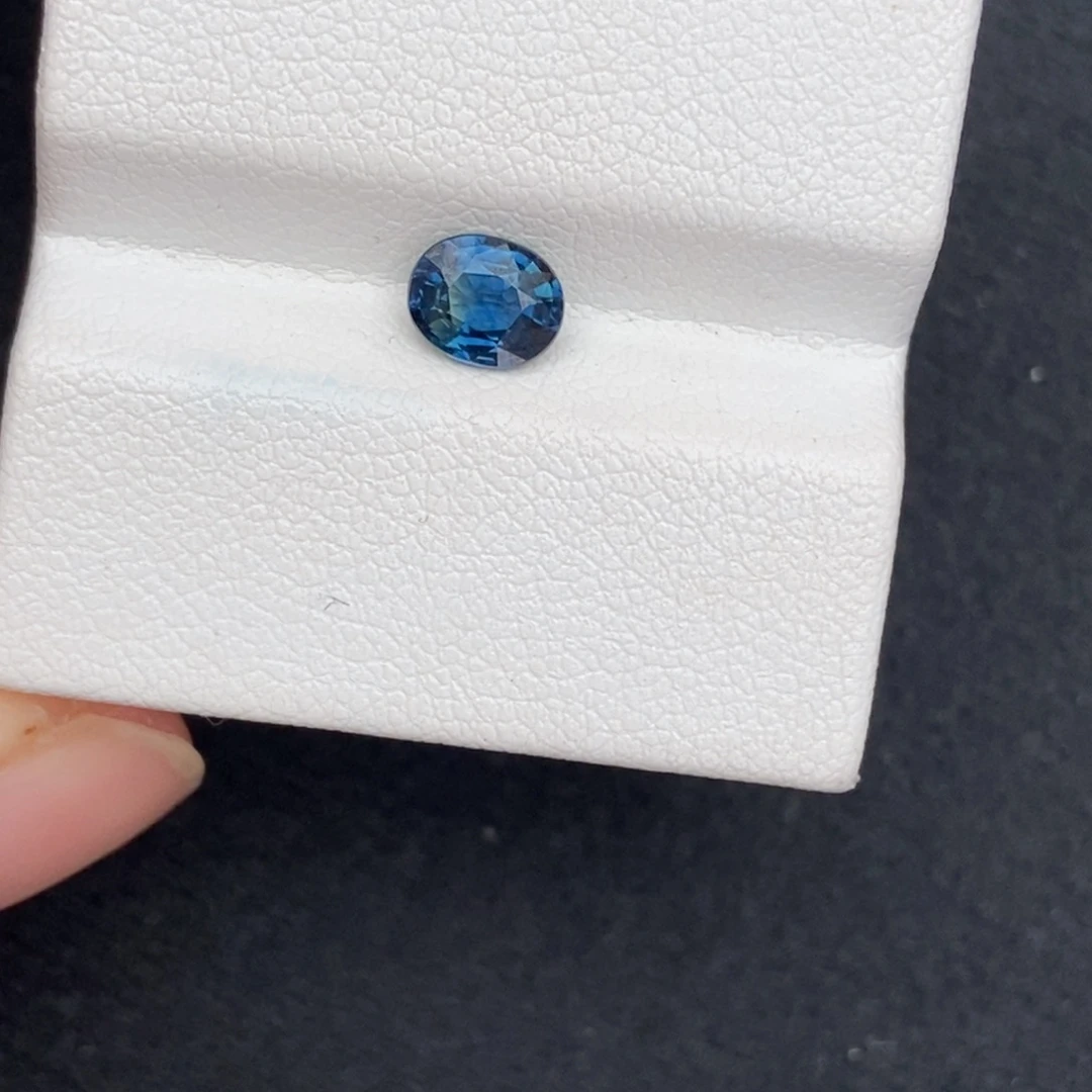 蓝宝石裸石0.66 ct