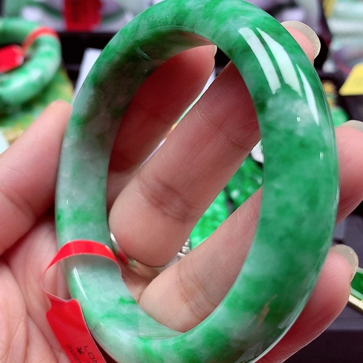 翡翠未镶嵌手镯翡翠
