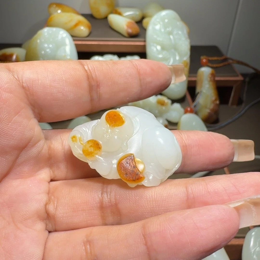 和田玉未镶嵌颈饰一*梅