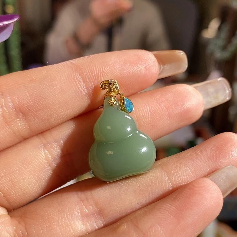 【闪购商品】吊坠(赠链)18K金镶嵌和田玉