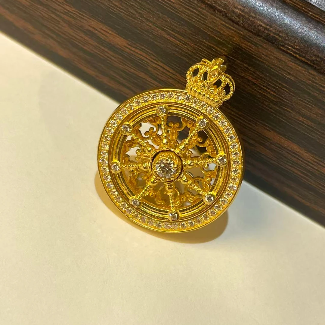 黄金999足金古法镶嵌皇冠幸运马车镶钻吊坠