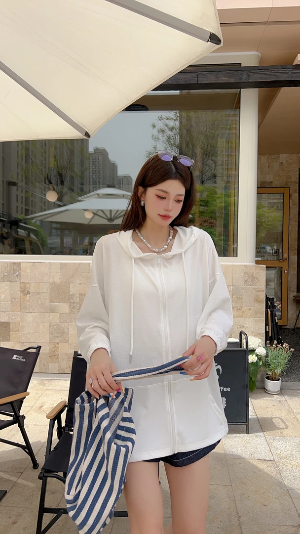 2025网红抽绳斗篷款连帽防晒衫女夏季宽松字母设计长袖薄款外套