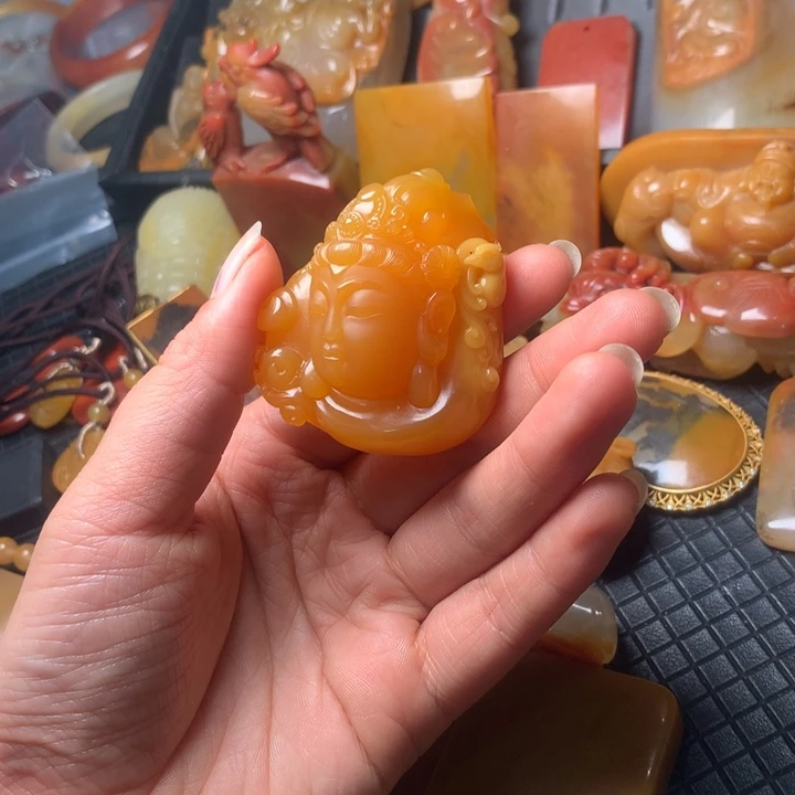 石英质玉（黄龙玉）未镶嵌颈饰
