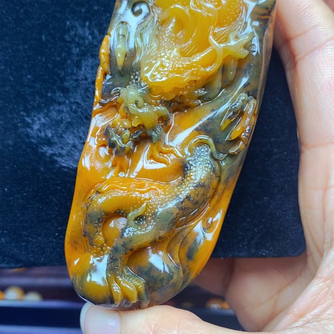 未镶嵌石英质玉（黄龙玉）颈饰
