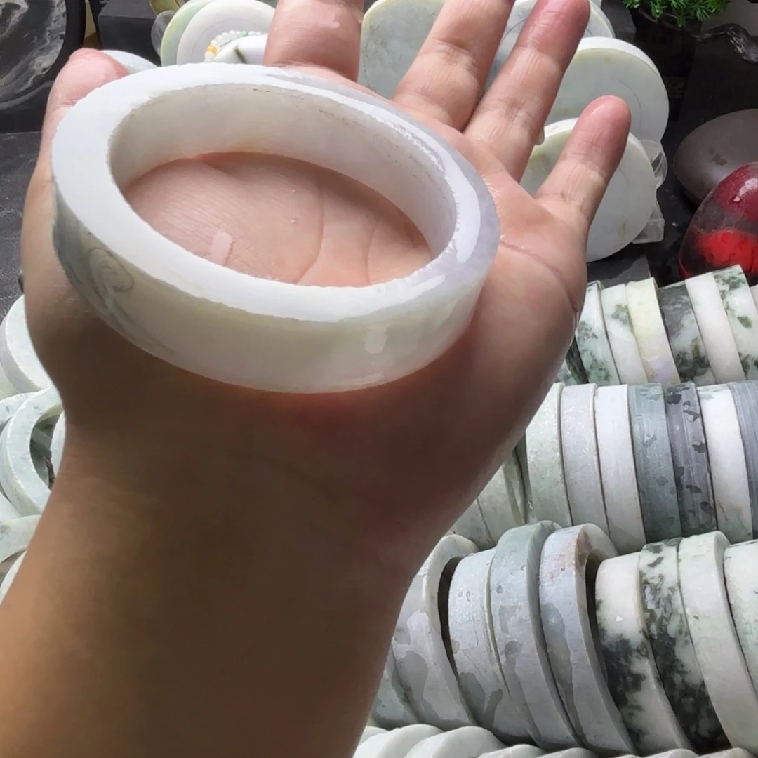 J***.未镶嵌定制翡翠翡翠手镯定制